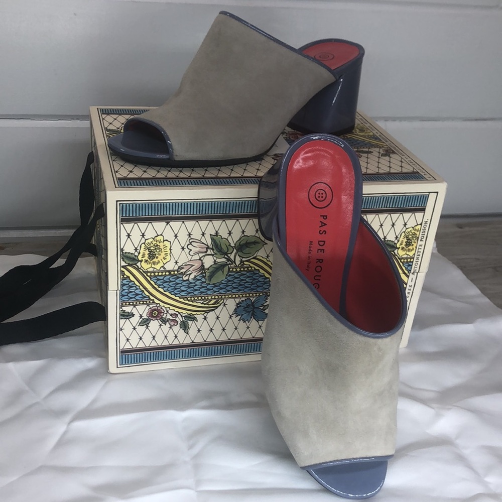Pas De Rouge Made in Italy Soft Blue & Grey Suede and Patent Leather Mule Sandal